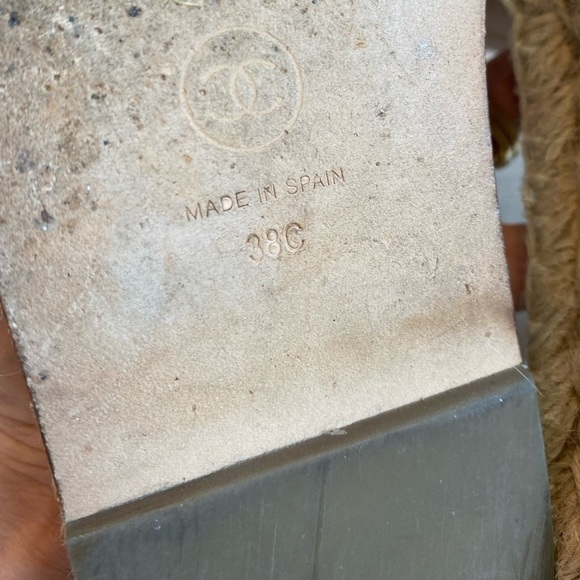 Chanel Sandal Espadrilles slide beige and white with chain detail size 38 - Picture 15 of 17